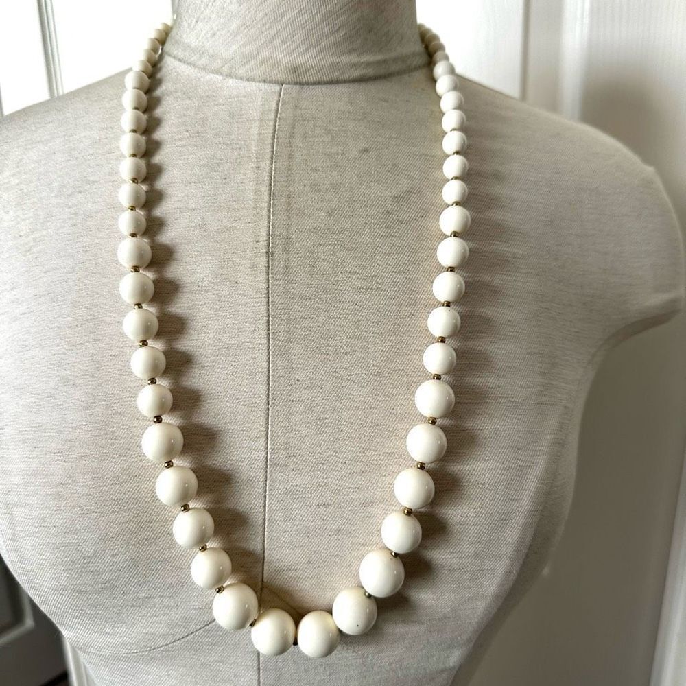 Vintageβcream and gold tone beadedβnecklace